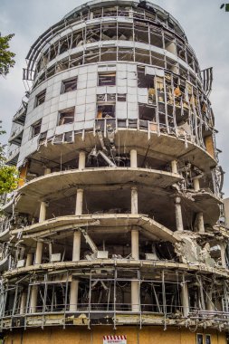 Kharkiv, Ukrayna, 15 Haziran 2024 Hasarlı bina Kharkiv 'de. Bina füze ve şarapnel yağmuruna tutuldu. Sivil altyapı Rus ordusunun her zamanki hedefi ve şehir hâlâ ateş altında..