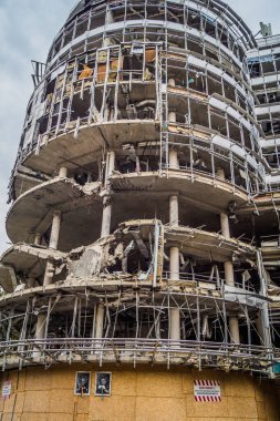 Kharkiv, Ukrayna, 15 Haziran 2024 Hasarlı bina Kharkiv 'de. Bina füze ve şarapnel yağmuruna tutuldu. Sivil altyapı Rus ordusunun her zamanki hedefi ve şehir hâlâ ateş altında..