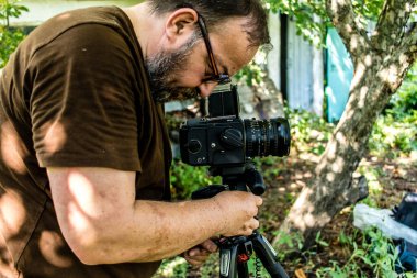 19 Haziran 2024 'te Ukrayna' nın Kharkiv şehrinin ön saflarında Ukrayna 'daki savaşı haber yapan olağanüstü Fransız gazeteci, fotoğrafçı ve muhabir Nicolas Cleuet bir insansız hava aracı tugayının askerlerini fotoğrafladı.