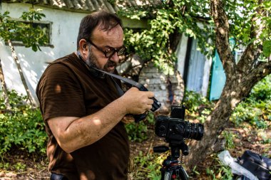 19 Haziran 2024 'te Ukrayna' nın Kharkiv şehrinin ön saflarında Ukrayna 'daki savaşı haber yapan olağanüstü Fransız gazeteci, fotoğrafçı ve muhabir Nicolas Cleuet bir insansız hava aracı tugayının askerlerini fotoğrafladı.