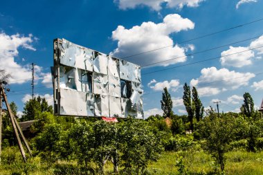 Kharkiv Oblastı, Ukrayna, 19 Haziran 2024 Ukrayna ve Rus silahlı kuvvetleri arasındaki gri bölgede. Bu tampon bölge tehlikeli ve bölgede öfke ile mücadele ediliyor..