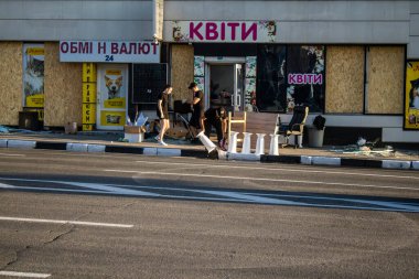 Kharkiv, Ukrayna, 22 Haziran 2024 Rus UMPB D30 güdümlü bombayla Kharkiv şehir merkezinde. Patlama komşu binalara zarar verdi. Patlamalardan kaynaklanan patlama ciddi hasara yol açtı.