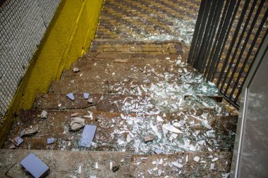 Kharkiv, Ukrayna, 23 Haziran 2024 KAB güdümlü Rus UMPK KAB 250 güdümlü bombasıyla Kharkiv 'deki Avtorska Shkola Boyko okulu hava saldırısı yaşadı. Okulun içinde ve dışında maddi hasar tespit edildi.