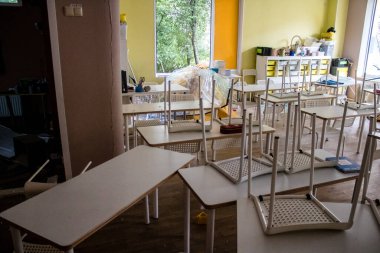 Kharkiv, Ukrayna, 23 Haziran 2024 KAB güdümlü Rus UMPK KAB 250 güdümlü bombasıyla Kharkiv 'deki Avtorska Shkola Boyko okulu hava saldırısı yaşadı. Okulun içinde ve dışında maddi hasar tespit edildi.