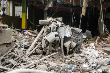 Kharkiv, Ukrayna, 23 Haziran 2024 KAB güdümlü Rus UMPK KAB 250 güdümlü bombasıyla Kharkiv 'deki Avtorska Shkola Boyko okulu hava saldırısı yaşadı. Okulun içinde ve dışında maddi hasar tespit edildi.