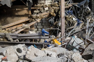 Kharkiv, Ukrayna, 23 Haziran 2024 KAB güdümlü Rus UMPK KAB 250 güdümlü bombasıyla Kharkiv 'deki Avtorska Shkola Boyko okulu hava saldırısı yaşadı. Okulun içinde ve dışında maddi hasar tespit edildi.