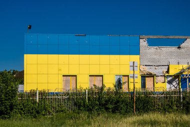 Kharkiv, Ukrayna, 25 Haziran 2024 Zarar görmüş futbol stadyumu, Harkiv metropolünün kuzey bölgesinde. Sivil altyapı Rus ordusunun olağan hedefi..