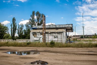 Kupiansk, Ukrayna, 24 Haziran 2024 Kupiansk şehri savaş bölgesinde. Şehir, Rus bombardımanı ile daha sert darbe aldı. Sivil altyapı Rus ordusunun olağan hedefi..
