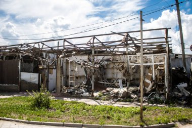 Kupiansk, Ukrayna, 24 Haziran 2024 Kupiansk şehri savaş bölgesinde. Şehir, Rus bombardımanı ile daha sert darbe aldı. Sivil altyapı Rus ordusunun olağan hedefi..