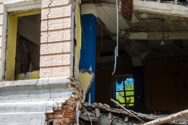 Kupiansk, Ukrayna, 24 Haziran 2024 Kupiansk şehri savaş bölgesinde. Şehir, Rus bombardımanı ile daha sert darbe aldı. Sivil altyapı Rus ordusunun olağan hedefi..