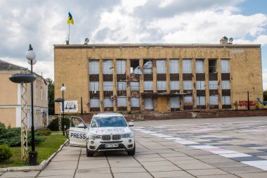 Kupiansk, Ukrayna, 24 Haziran 2024 Kupiansk şehri savaş bölgesinde. Şehir, Rus bombardımanı ile daha sert darbe aldı. Sivil altyapı Rus ordusunun olağan hedefi..