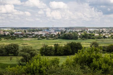 Kupiansk, Ukrayna, 24 Haziran 2024 Kupiansk şehri savaş bölgesinde. Şehir, Rus bombardımanı ile daha sert darbe aldı. Sivil altyapı Rus ordusunun olağan hedefi..