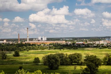 Kupiansk, Ukrayna, 24 Haziran 2024 Kupiansk şehri savaş bölgesinde. Şehir, Rus bombardımanı ile daha sert darbe aldı. Sivil altyapı Rus ordusunun olağan hedefi..
