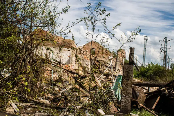 Kupiansk, Ukrayna, 24 Haziran 2024 Kupiansk şehri savaş bölgesinde. Şehir, Rus bombardımanı ile daha sert darbe aldı. Sivil altyapı Rus ordusunun olağan hedefi..