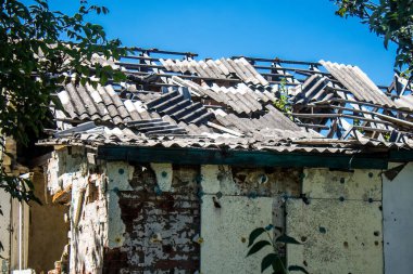 Vilkhivka, Ukrayna, 25 Haziran 2024 Vilkhivka köyündeki harap ev. Sivil altyapı Rus ordusunun her zamanki hedefi ve yer de cephe hattına yakın..