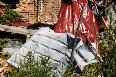 Vilkhivka, Ukrayna, 25 Haziran 2024 Vilkhivka köyündeki harap ev. Sivil altyapı Rus ordusunun her zamanki hedefi ve yer de cephe hattına yakın..