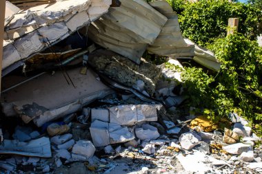 Vilkhivka, Ukrayna, 25 Haziran 2024 Vilkhivka köyündeki harap ev. Sivil altyapı Rus ordusunun her zamanki hedefi ve yer de cephe hattına yakın..