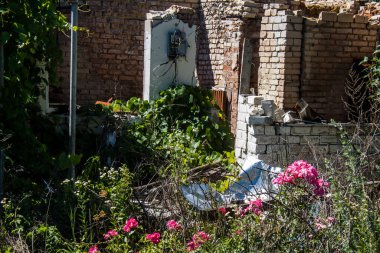 Vilkhivka, Ukrayna, 25 Haziran 2024 Vilkhivka köyündeki harap ev. Sivil altyapı Rus ordusunun her zamanki hedefi ve yer de cephe hattına yakın..
