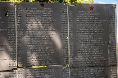 Sorokivka, Ukrayna, 25 Haziran 2024. Dünya Savaşı anıtı 1942 'de Almanlara karşı yapılan Harkiv Muharebesi sırasında ölen Rus askerlerinin anısına dikildi..