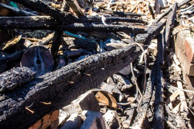 Tsyrkuny, Ukrayna, 29 Haziran 2024 Tsyrkuny köyündeki yıkılmış ev. Rus kuvvetleri Kharkiv Oblastı 'ndaki Tsyrkuny köyüne güdümlü hava bombasıyla saldırdılar..