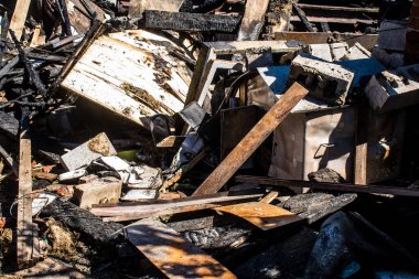 Tsyrkuny, Ukrayna, 29 Haziran 2024 Tsyrkuny köyündeki yıkılmış ev. Rus kuvvetleri Kharkiv Oblastı 'ndaki Tsyrkuny köyüne güdümlü hava bombasıyla saldırdılar..