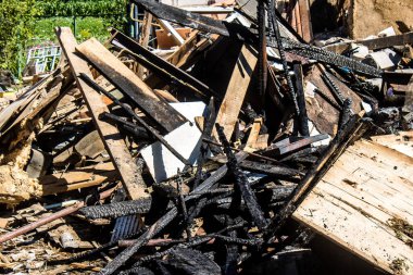 Tsyrkuny, Ukrayna, 29 Haziran 2024 Tsyrkuny köyündeki yıkılmış ev. Rus kuvvetleri Kharkiv Oblastı 'ndaki Tsyrkuny köyüne güdümlü hava bombasıyla saldırdılar..