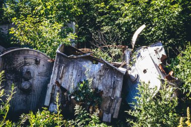 Tsyrkuny, Ukrayna, 29 Haziran 2024 Tsyrkuny köyündeki yıkılan bina. Rus kuvvetleri Kharkiv Oblastı 'ndaki Tsyrkuny köyüne güdümlü hava bombasıyla saldırdılar..