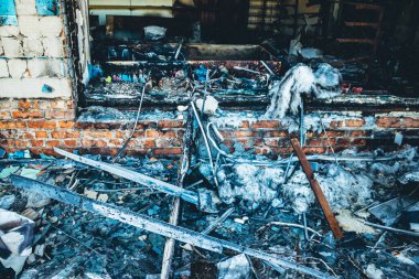 Tsyrkuny, Ukrayna, 29 Haziran 2024 Tsyrkuny köyündeki yıkılan bina. Rus kuvvetleri Kharkiv Oblastı 'ndaki Tsyrkuny köyüne güdümlü hava bombasıyla saldırdılar..