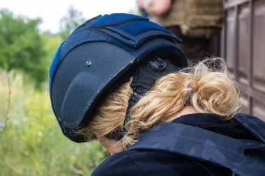 Vesele, Ukrayna, 2 Temmuz 2024 bağımsız gazeteci ve jeopolitik analist, Mondo International Post direktörü savaş bölgesinin yakınlarındaki gri bölgede ön cephede.