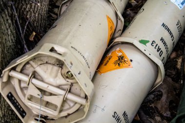 Vesele, Ukrayna, 2 Temmuz 2024 Ukrayna ordusu Ukrayna ve Rus silahlı kuvvetleri arasındaki gri bölgede. Bu tampon bölge tehlikeli ve bölgede öfke ile mücadele ediliyor..