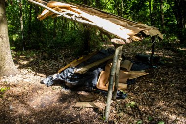 Vesele, Ukrayna, 2 Temmuz 2024 Ukrayna ordusu Ukrayna ve Rus silahlı kuvvetleri arasındaki gri bölgede. Bu tampon bölge tehlikeli ve bölgede öfke ile mücadele ediliyor..