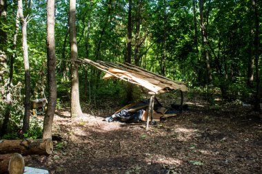 Vesele, Ukrayna, 2 Temmuz 2024 Ukrayna ordusu Ukrayna ve Rus silahlı kuvvetleri arasındaki gri bölgede. Bu tampon bölge tehlikeli ve bölgede öfke ile mücadele ediliyor..