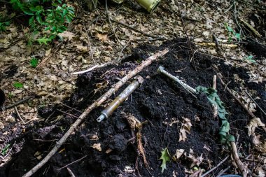 Vesele, Ukrayna, 2 Temmuz 2024 Ukrayna ordusu Ukrayna ve Rus silahlı kuvvetleri arasındaki gri bölgede. Bu tampon bölge tehlikeli ve bölgede öfke ile mücadele ediliyor..