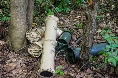 Vesele, Ukrayna, 2 Temmuz 2024 Ukrayna ordusu Ukrayna ve Rus silahlı kuvvetleri arasındaki gri bölgede. Bu tampon bölge tehlikeli ve bölgede öfke ile mücadele ediliyor..