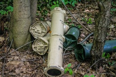 Vesele, Ukrayna, 2 Temmuz 2024 Ukrayna ordusu Ukrayna ve Rus silahlı kuvvetleri arasındaki gri bölgede. Bu tampon bölge tehlikeli ve bölgede öfke ile mücadele ediliyor..