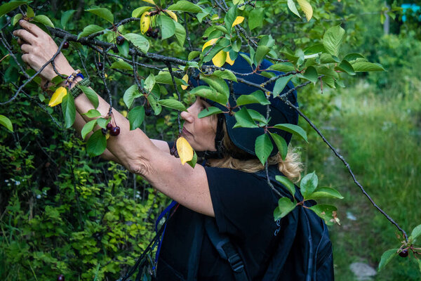 Vesele, Ukraine, July 02, 2024 Giusy Criscuolo, independent journalist and geopolitical analyst, director of Mondo International Post is at the frontline in the gray zone close of the combat zone