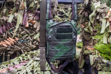 Donbass, Ukrayna, 6 Temmuz 2024 Ukrayna ve Rus silahlı kuvvetleri arasındaki gri bölgede askeri araç. Tampon bölge tehlikeli ve bölgede öfke ile mücadele ediliyor.