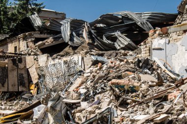 Kramatorsk, Ukrayna, 6 Temmuz 2024. Kramatorsk 'ta popüler bir restoran Haziran 2023' te bir Rus Iskander füzesiyle vuruldu.