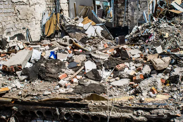 Kramatorsk, Ukrayna, 6 Temmuz 2024. Kramatorsk 'ta popüler bir restoran Haziran 2023' te bir Rus Iskander füzesiyle vuruldu.