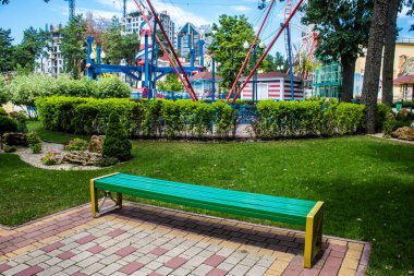 Kharkiv, Ukrayna, 9 Temmuz 2024 Maxim Gorky Park for Culture and Leisure, Kharkiv 'de bir belediye parkı. 2022 Kharkiv Muharebesi sırasında park ağır hasar gördü ve halka kapalı kalmaya devam ediyor.