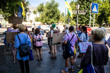 Odessa, Ukrayna, 13 Temmuz 2024 Odessa sakinleri, yerel yönetimin, Ukrayna silahlı kuvvetlerine ayrılan bütçeye katılan tüm parayı.