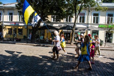 Odessa, Ukrayna, 13 Temmuz 2024 Odessa sakinleri, yerel yönetimin, Ukrayna silahlı kuvvetlerine ayrılan bütçeye katılan tüm parayı.