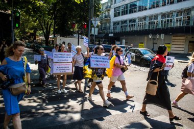 Odessa, Ukrayna, 13 Temmuz 2024 Odessa sakinleri, yerel yönetimin, Ukrayna silahlı kuvvetlerine ayrılan bütçeye katılan tüm parayı.