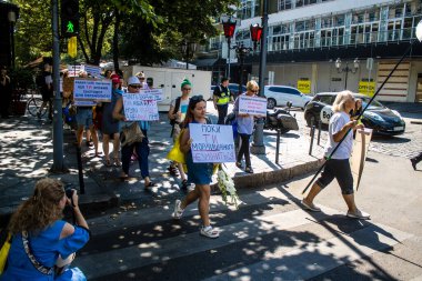 Odessa, Ukrayna, 13 Temmuz 2024 Odessa sakinleri, yerel yönetimin, Ukrayna silahlı kuvvetlerine ayrılan bütçeye katılan tüm parayı.