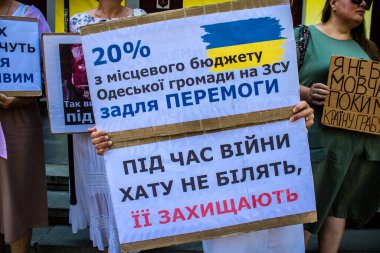 Odessa, Ukrayna, 13 Temmuz 2024 Odessa sakinleri, yerel yönetimin, Ukrayna silahlı kuvvetlerine ayrılan bütçeye katılan tüm parayı.