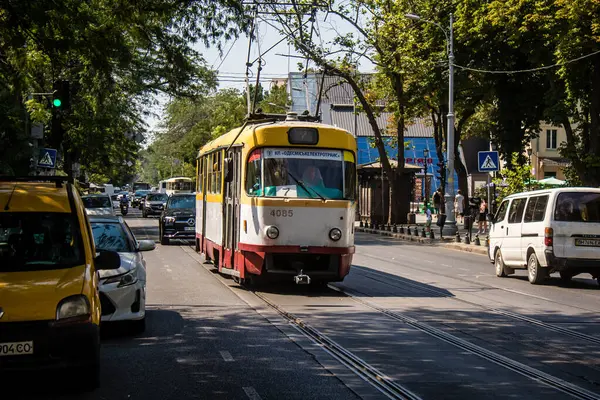 Odessa, Ukrayna, 13 Temmuz 2024 Odessa tramvayı şehir düzenli olarak bombalanırken, Odessa 'daki kamu hizmetleri her gün Rus füze ve sirenlerinin sesi altında..