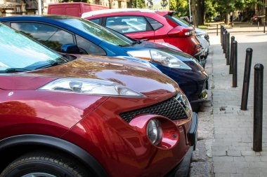 Odessa, Ukrayna, 15 Temmuz 2024 Cityscape, Rusya ile savaş sırasında, Odessa 'daki binalar Rus füzelerinin hedefi ve insanlar her gün sirenler çalsa da sokaklardalar..