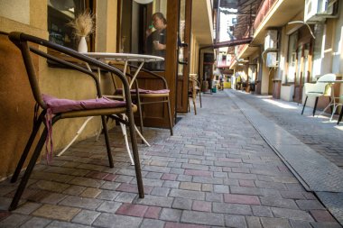 Odessa, Ukrayna, 15 Temmuz 2024 Cityscape, Rusya ile savaş sırasında, Odessa 'daki binalar Rus füzelerinin hedefi ve insanlar her gün sirenler çalsa da sokaklardalar..