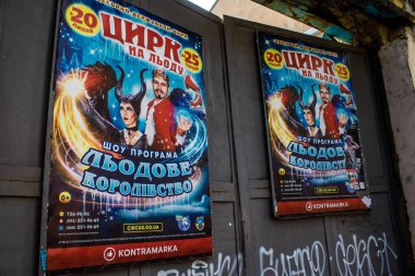 Odessa, Ukrayna, 15 Temmuz 2024 Cityscape, Rusya ile savaş sırasında, Odessa 'daki binalar Rus füzelerinin hedefi ve insanlar her gün sirenler çalsa da sokaklardalar..