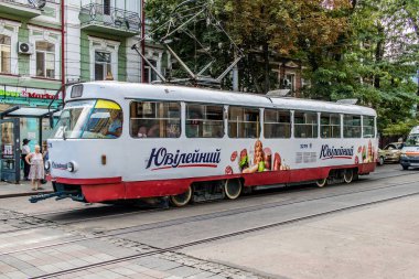 Odessa, Ukrayna, 18 Temmuz 2024 Odessa tramvayı şehir düzenli olarak bombalanırken, Odessa 'daki kamu hizmetleri her gün Rus füze ve sirenlerinin sesi altında..